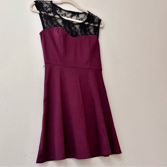 Lots of Love by Speechless Lace Dress – Size S - Picture 4 of 9